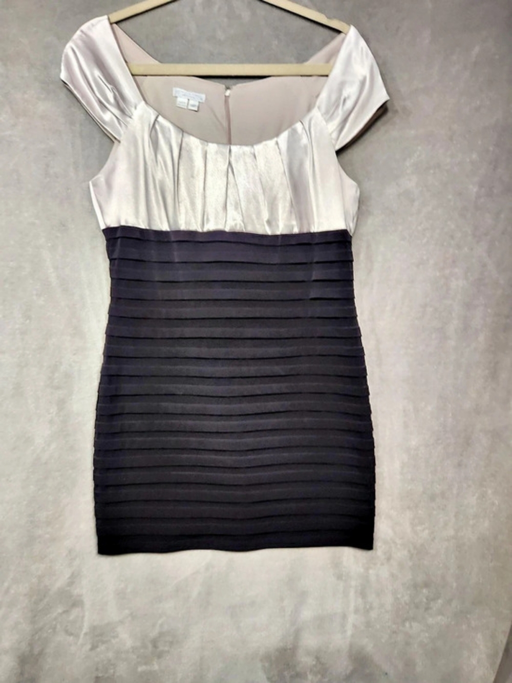 London Times Mini Dress in Black & Silver Size 14P Like New